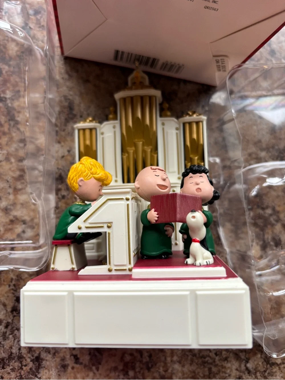 Hallmark Magic Ornament Hark Music Fills the Air! 2014 New